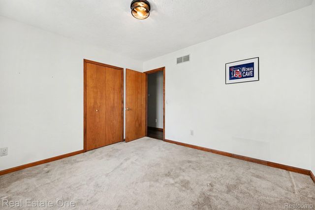 32468 W 10 Mile Road, Farmington Hills, MI 48336