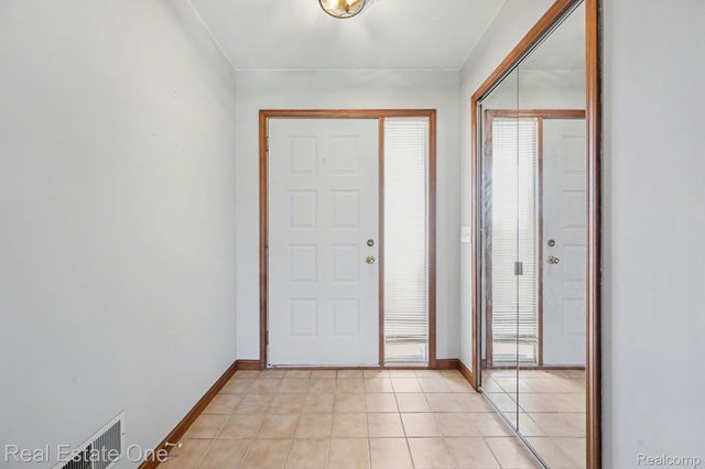 32468 W 10 Mile Road, Farmington Hills, MI 48336