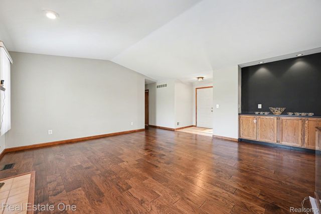 32468 W 10 Mile Road, Farmington Hills, MI 48336