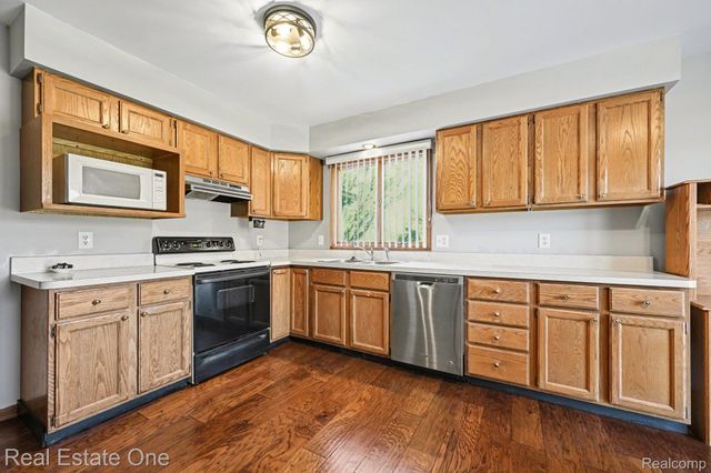 32468 W 10 Mile Road, Farmington Hills, MI 48336