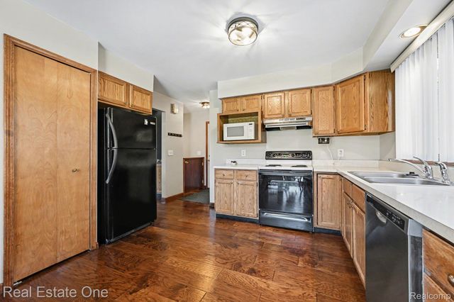 32468 W 10 Mile Road, Farmington Hills, MI 48336