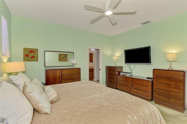 107 WAYFOREST DRIVE, Venice, FL 34292
