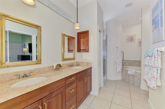 107 WAYFOREST DRIVE, Venice, FL 34292
