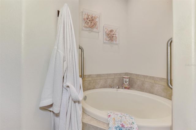 107 WAYFOREST DRIVE, Venice, FL 34292