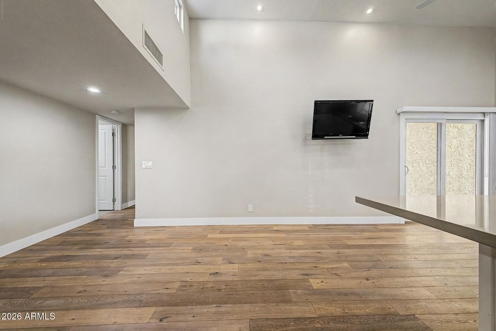 Image 12 of property listing at 9251 E JENAN Drive, Scottsdale, AZ 85260