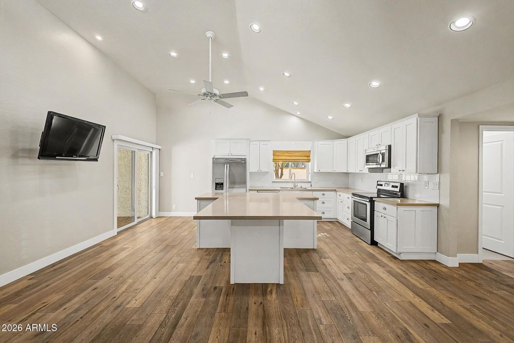 Image 13 of property listing at 9251 E JENAN Drive, Scottsdale, AZ 85260