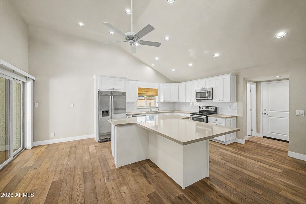 Image 14 of property listing at 9251 E JENAN Drive, Scottsdale, AZ 85260