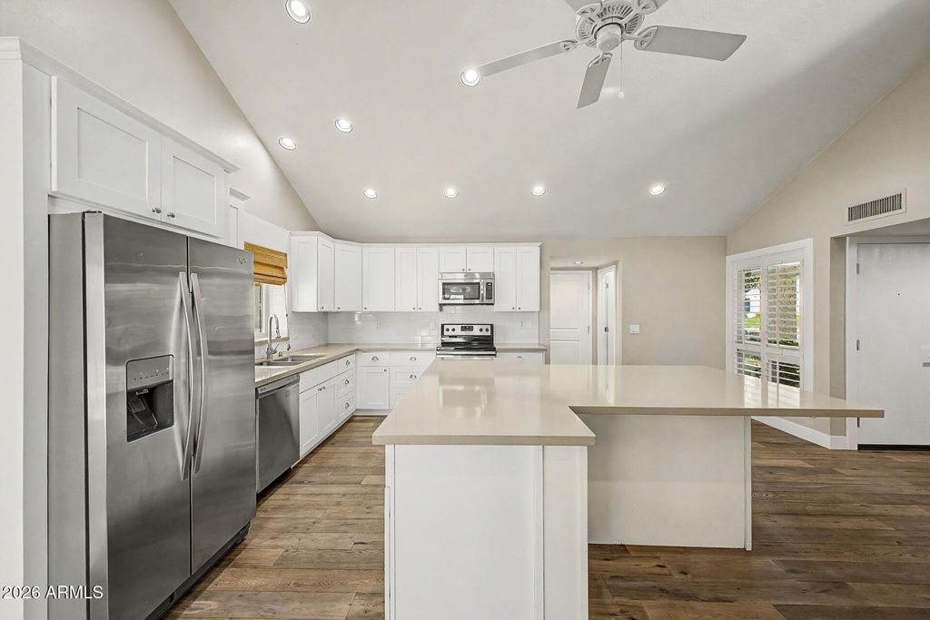Image 15 of property listing at 9251 E JENAN Drive, Scottsdale, AZ 85260