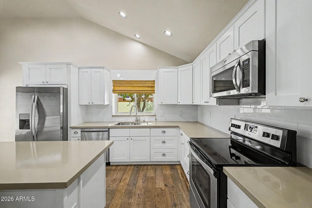 Image 17 of property listing at 9251 E JENAN Drive, Scottsdale, AZ 85260