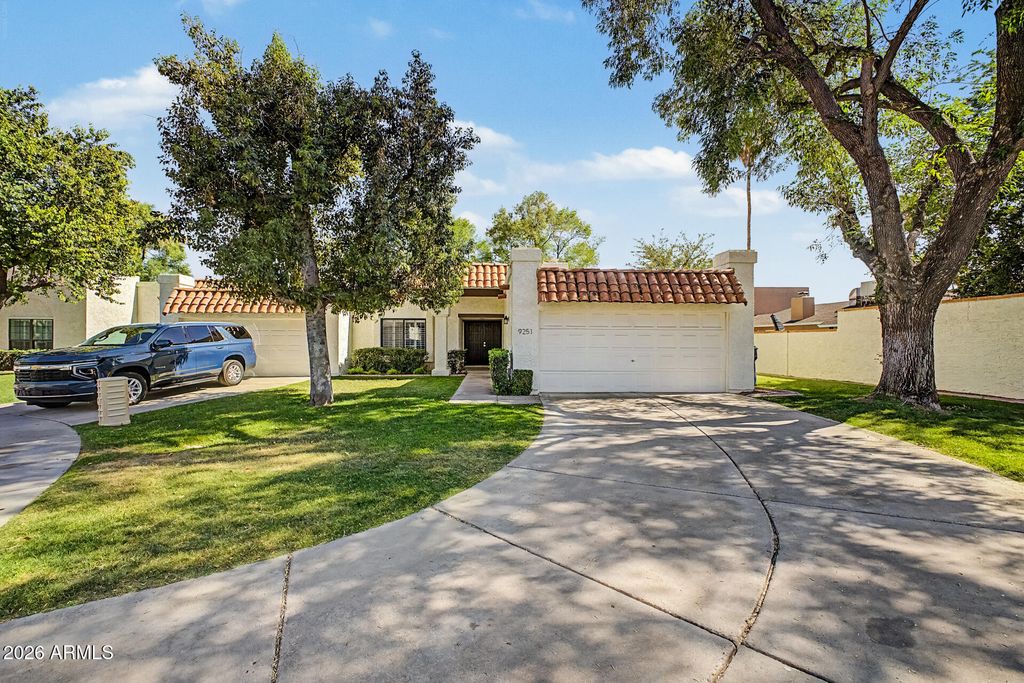 Image 2 of property listing at 9251 E JENAN Drive, Scottsdale, AZ 85260