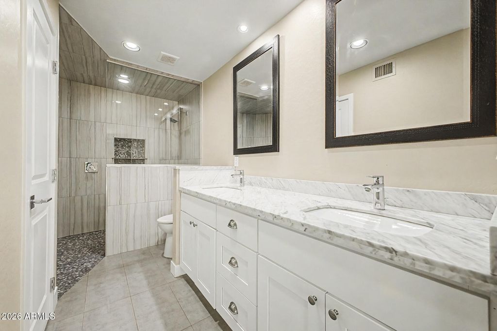 Image 21 of property listing at 9251 E JENAN Drive, Scottsdale, AZ 85260