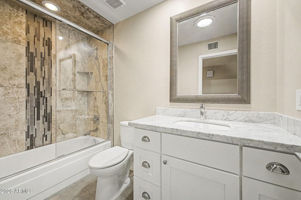 Image 28 of property listing at 9251 E JENAN Drive, Scottsdale, AZ 85260