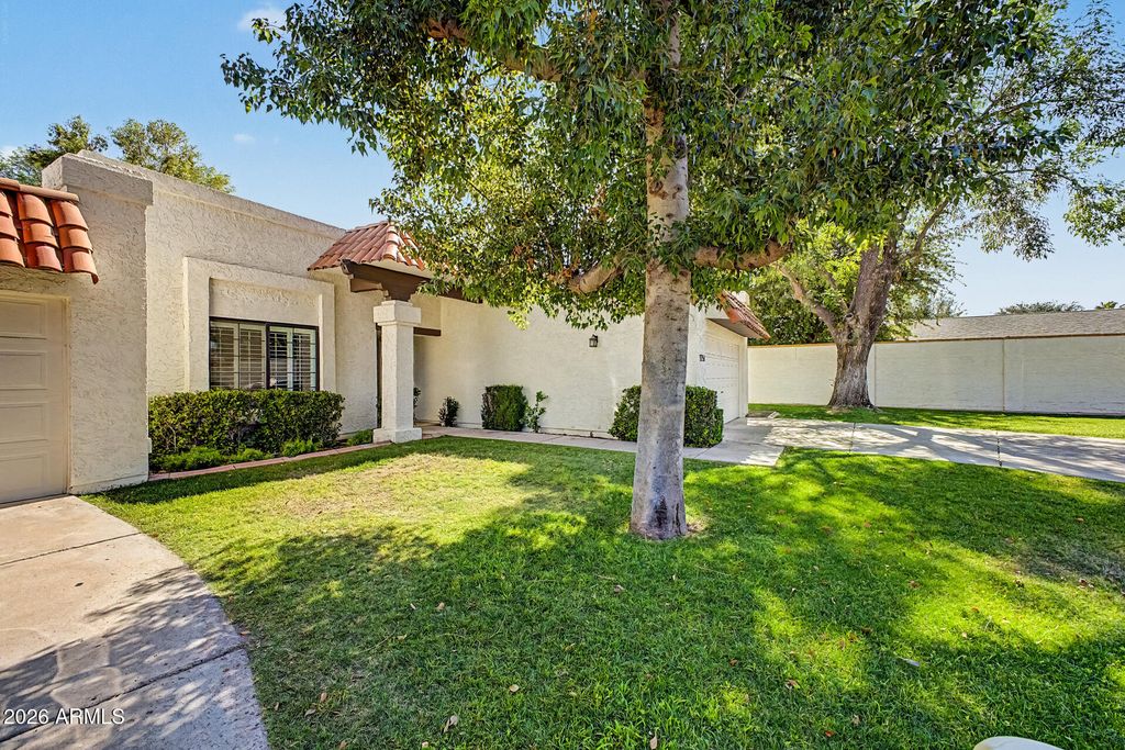 Image 3 of property listing at 9251 E JENAN Drive, Scottsdale, AZ 85260