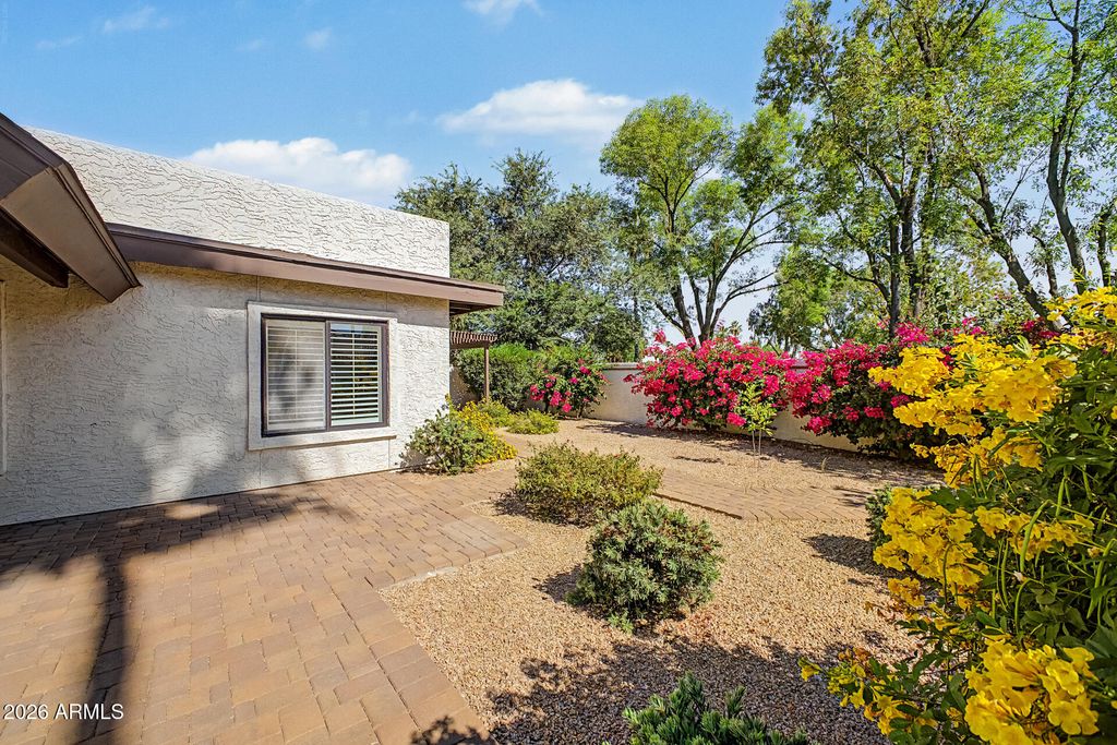 Image 33 of property listing at 9251 E JENAN Drive, Scottsdale, AZ 85260