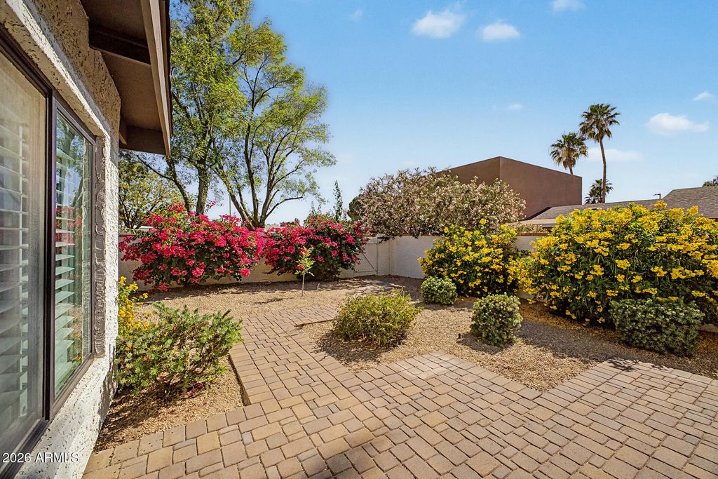 Image 34 of property listing at 9251 E JENAN Drive, Scottsdale, AZ 85260