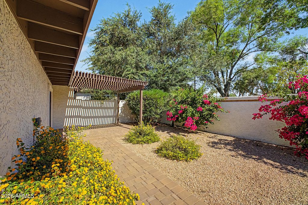 Image 35 of property listing at 9251 E JENAN Drive, Scottsdale, AZ 85260