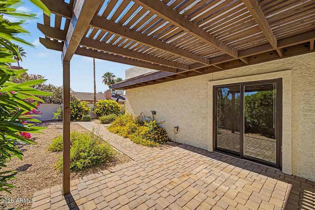 Image 36 of property listing at 9251 E JENAN Drive, Scottsdale, AZ 85260