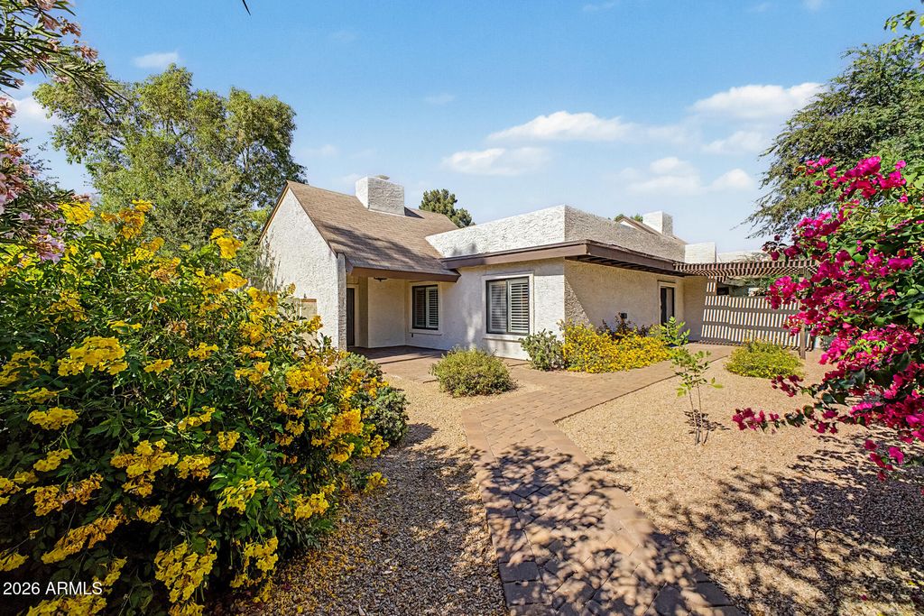 Image 37 of property listing at 9251 E JENAN Drive, Scottsdale, AZ 85260