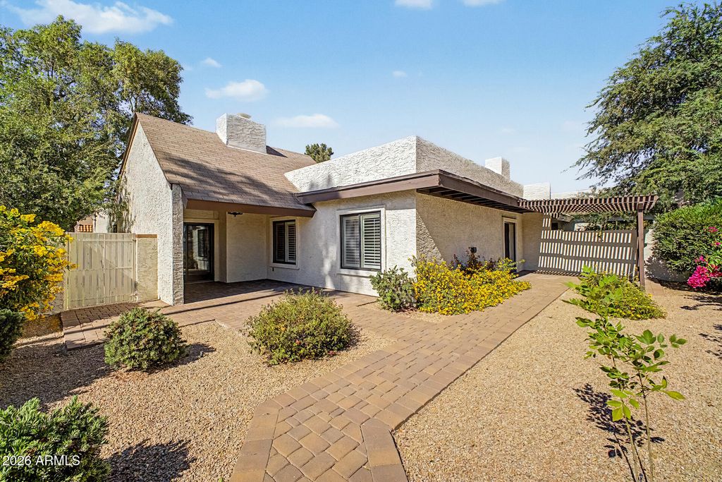 Image 38 of property listing at 9251 E JENAN Drive, Scottsdale, AZ 85260