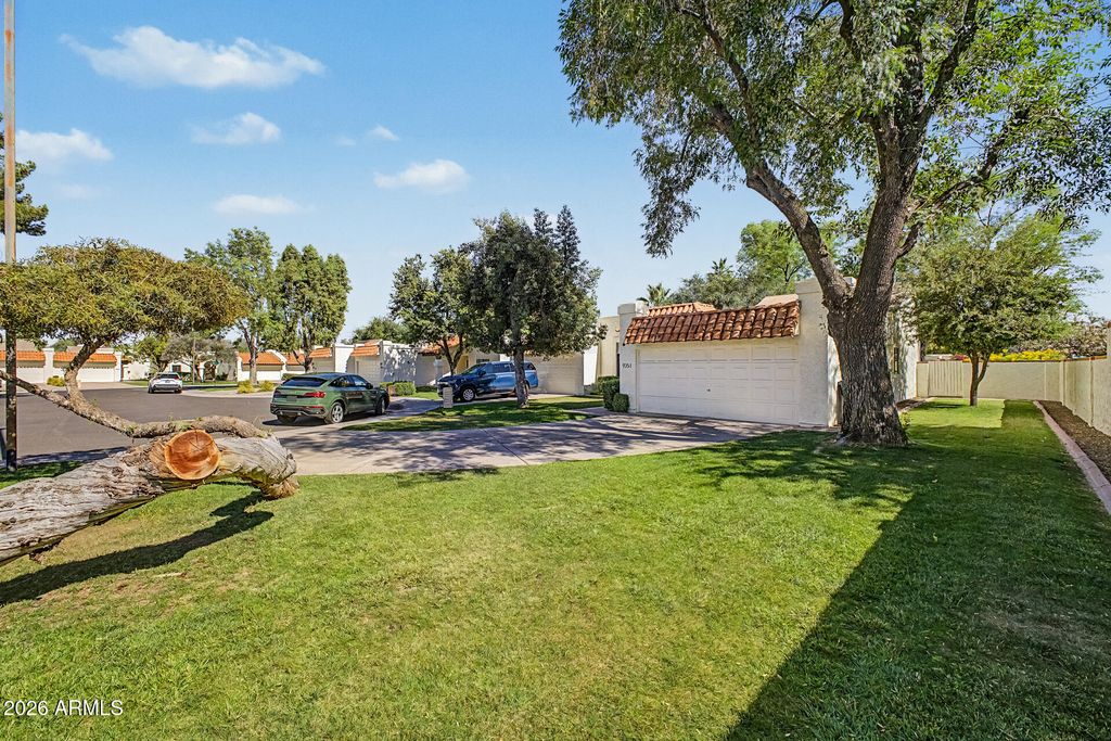 Image 4 of property listing at 9251 E JENAN Drive, Scottsdale, AZ 85260