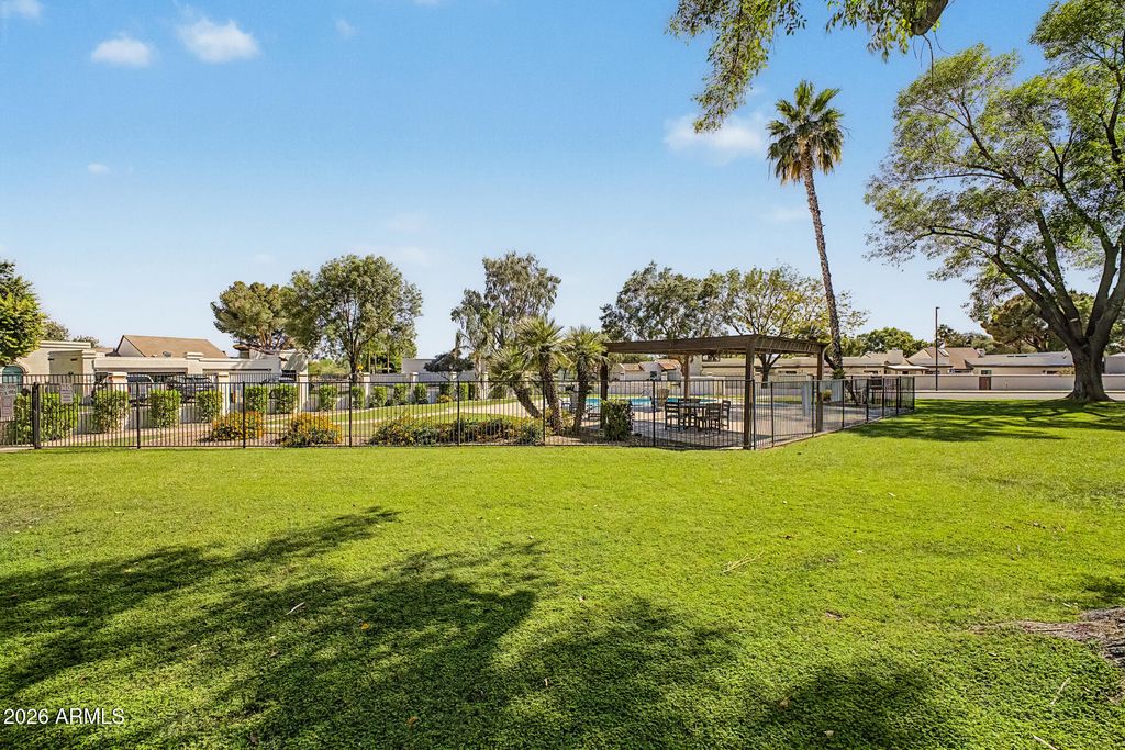 Image 43 of property listing at 9251 E JENAN Drive, Scottsdale, AZ 85260