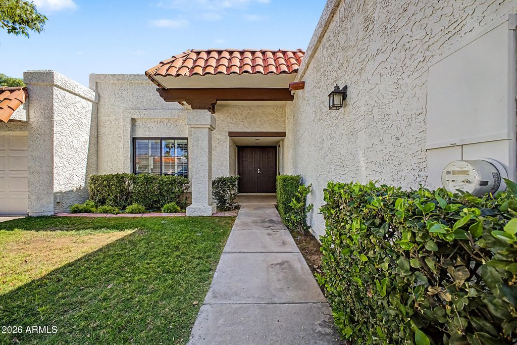 Image 5 of property listing at 9251 E JENAN Drive, Scottsdale, AZ 85260