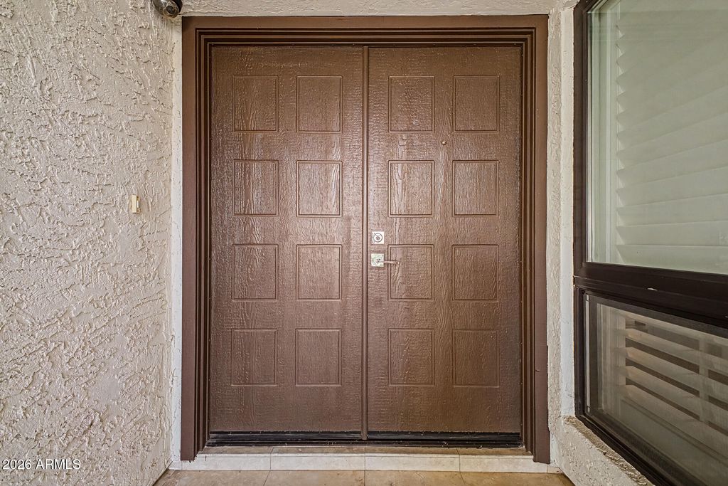 Image 6 of property listing at 9251 E JENAN Drive, Scottsdale, AZ 85260