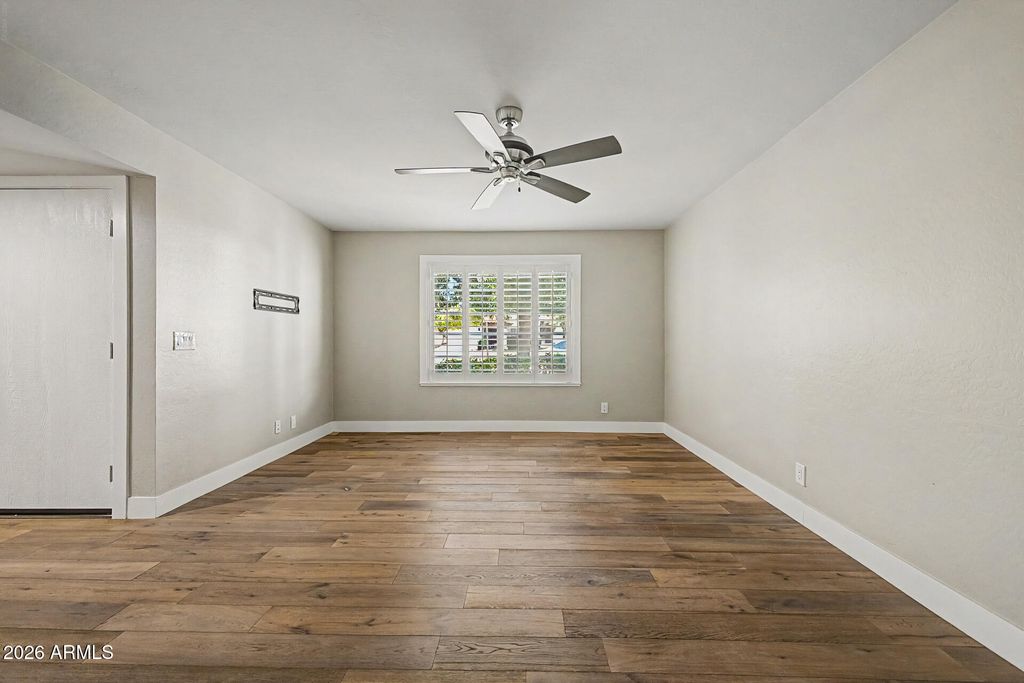 Image 7 of property listing at 9251 E JENAN Drive, Scottsdale, AZ 85260