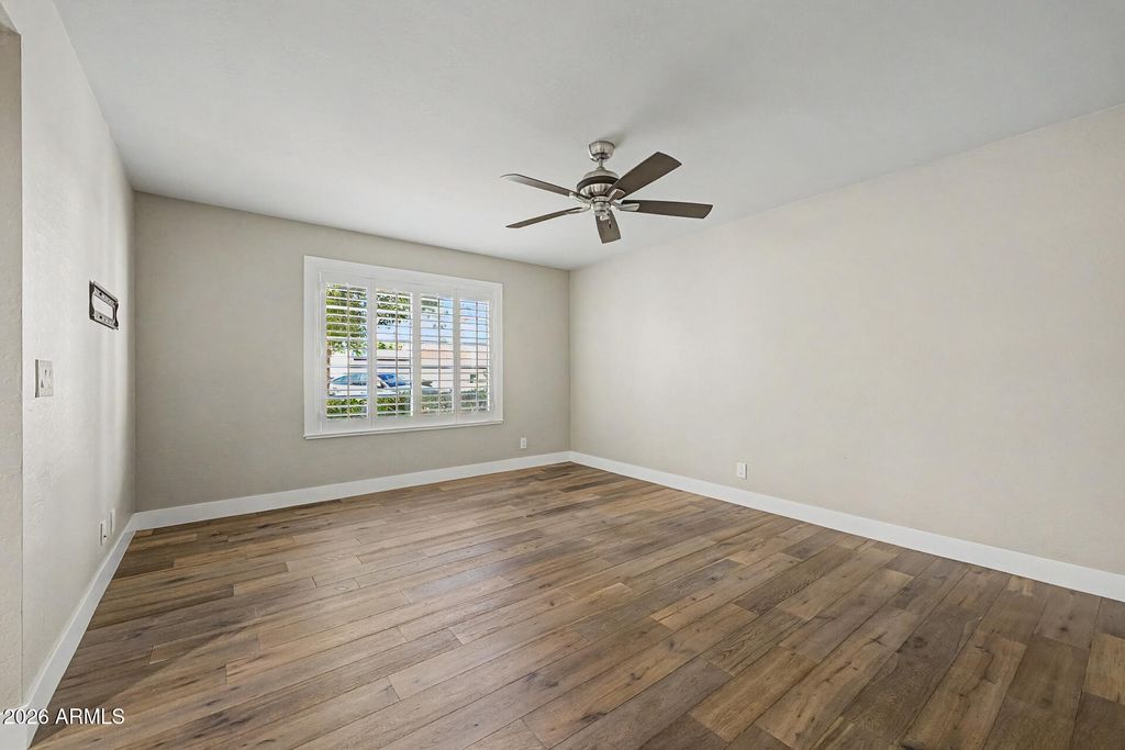 Image 8 of property listing at 9251 E JENAN Drive, Scottsdale, AZ 85260
