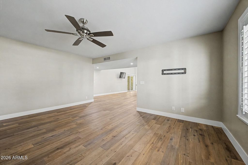 Image 9 of property listing at 9251 E JENAN Drive, Scottsdale, AZ 85260