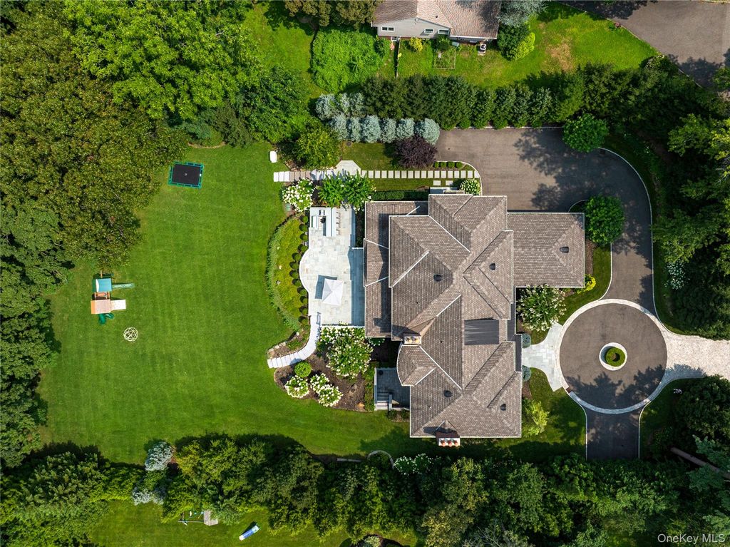 65 Spruce Street, Roslyn Harbor, NY 11576 — photo 3