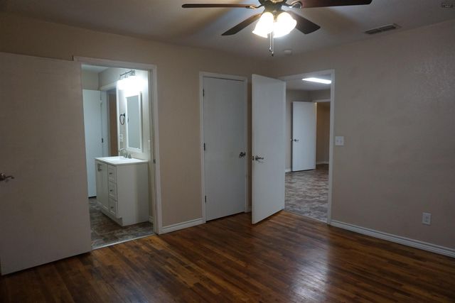 502 GLENDALE STREET, Burkburnett, TX 76354