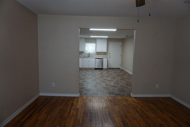 502 GLENDALE STREET, Burkburnett, TX 76354