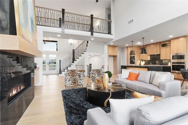 2033 SW Red Barn Road, Lee's Summit, MO 64082