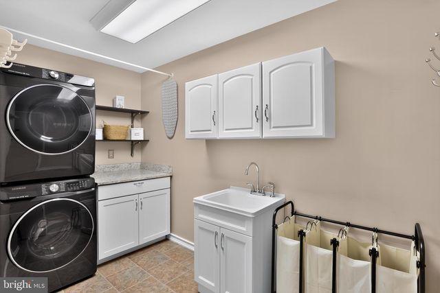 999 KENSINGTON DR, Eastampton, NJ 08060