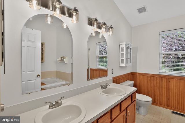 999 KENSINGTON DR, Eastampton, NJ 08060