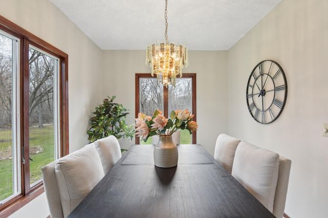 5831 Fawn Trail Circle, Woodbury, MN 55129