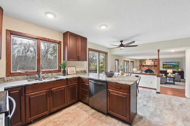 5831 Fawn Trail Circle, Woodbury, MN 55129