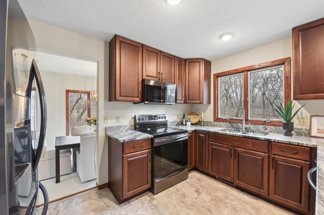 5831 Fawn Trail Circle, Woodbury, MN 55129