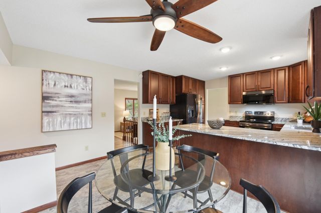 5831 Fawn Trail Circle, Woodbury, MN 55129