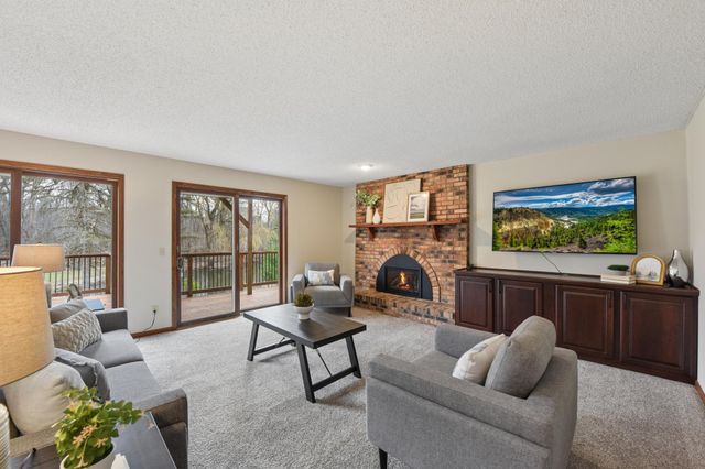 5831 Fawn Trail Circle, Woodbury, MN 55129