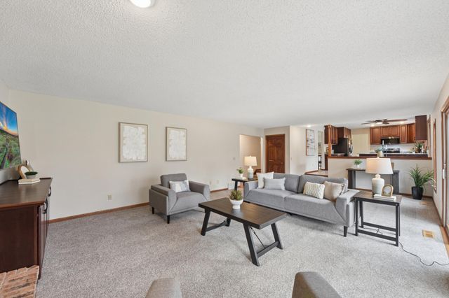 5831 Fawn Trail Circle, Woodbury, MN 55129