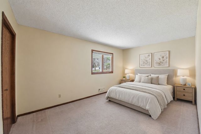 5831 Fawn Trail Circle, Woodbury, MN 55129