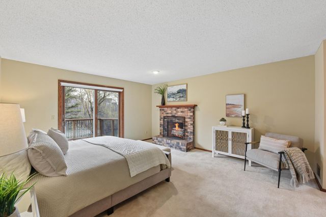 5831 Fawn Trail Circle, Woodbury, MN 55129