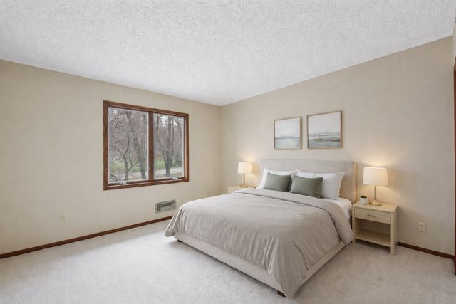 5831 Fawn Trail Circle, Woodbury, MN 55129