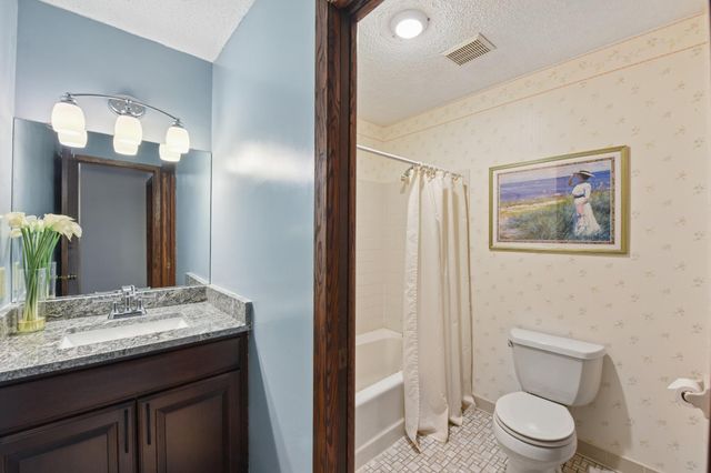 5831 Fawn Trail Circle, Woodbury, MN 55129