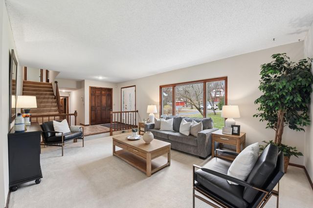 5831 Fawn Trail Circle, Woodbury, MN 55129