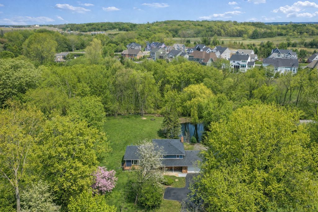 5831 Fawn Trail Circle, Woodbury, MN 55129