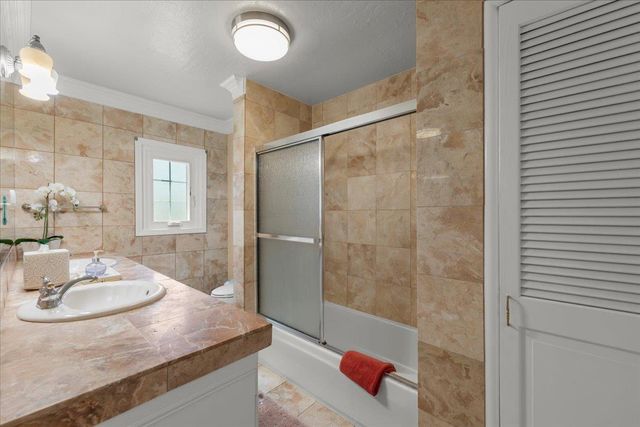 1176 Laurel Street, San Carlos, CA 94070