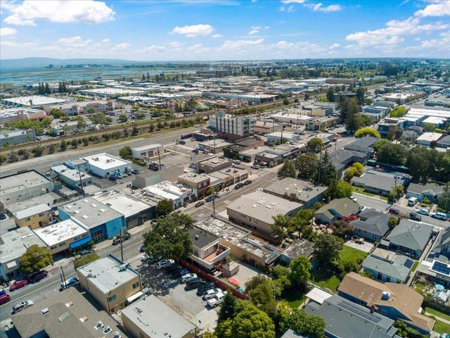 1176 Laurel Street, San Carlos, CA 94070